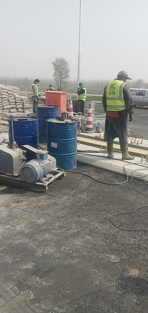 稻城公路路基回填土压密注浆